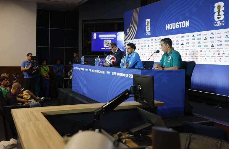 Marquinhos ao lado do diretor de Comunica&ccedil;&atilde;o da CBF, F&aacute;bio Seixas &ndash;