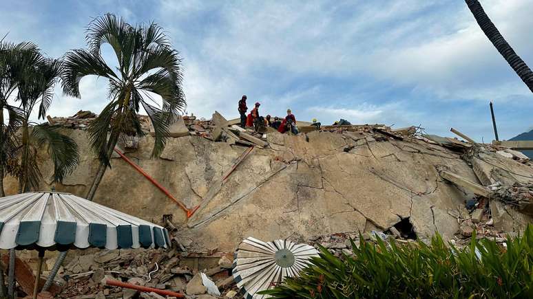 Escombros sobre o conjunto residencial Caribe, na par&oacute;quia de Caraballeda, estado de La Guaira