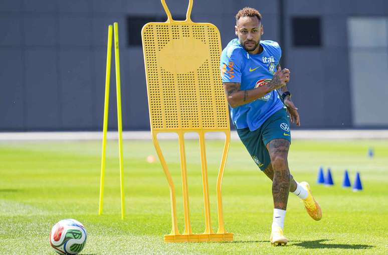 Neymar durante treinamento da Sele&ccedil;&atilde;o Brasileira &ndash;