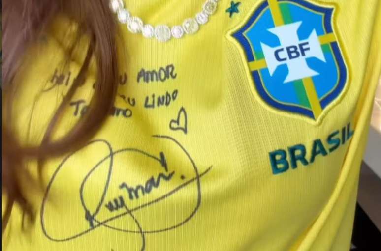 Camiseta de Biancardi tem dedicat&oacute;ria de Neymar