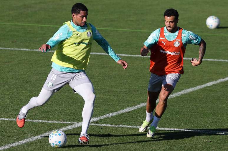 Jogadores treinaram nesta ter&ccedil;a-feira em dois per&iacute;odos na Academia de Futebol &ndash;