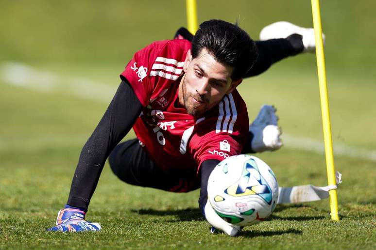 Rossi, titular do Flamengo, treinando em Portugal &ndash;