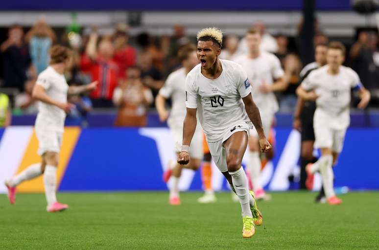 Comemora&ccedil;&atilde;o de Nusa no gol da Noruega. (Photo by Lars Baron/Getty Images)