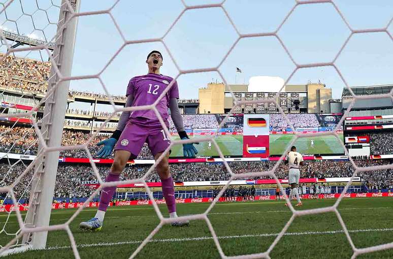 Orlando Gill, goleiro do Paraguai, brilhou diante da Alemanha &ndash;