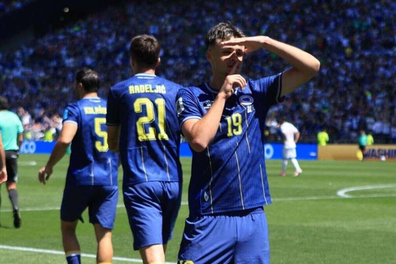 B&oacute;snia venceu o Catar e se classificou como uma das melhores terceiras colocadas da Copa do Mundo &ndash;