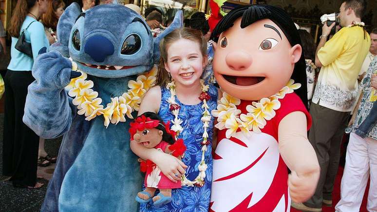 Daveigh Chase, a voz de Lilo, na estreia do filme em 2002