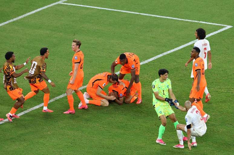 Gakpo, que estava de luto pela perda do filho, se emocionou ao marcar gol contra o Marrocos