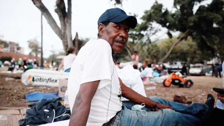 Jes&uacute;s Andueza diz que prefere ficar no centro de acolhimento montado no campo de golfe de Caraballeda em vez de voltar para casa. Ele tem medo de que haja tremores secund&aacute;rios
