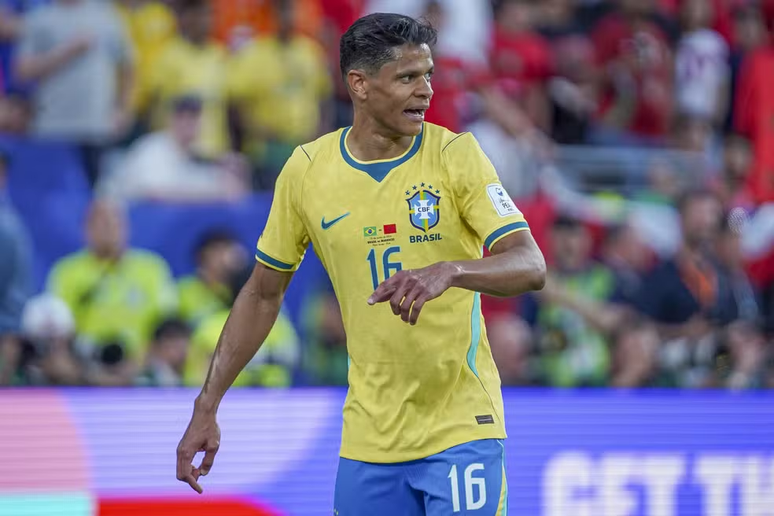 Douglas Santos. 