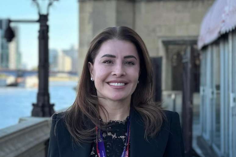 Rafaela Pimenta posa para foto
