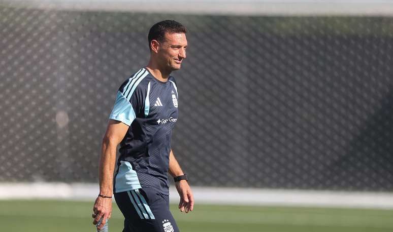 Scaloni tem d&uacute;vida apenas na lateral para encarar Cabo Verde &ndash;