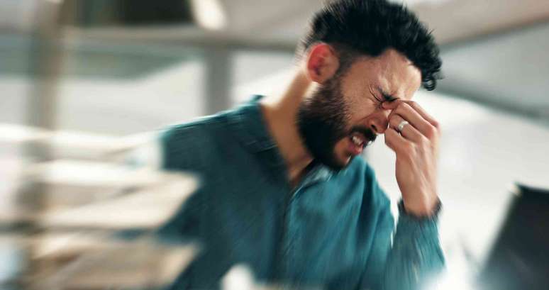 Seu c&eacute;rebro n&atilde;o &eacute; uma ilha, e a ansiedade n&atilde;o fica presa entre suas orelhas. PeopleImages/Shutterstock