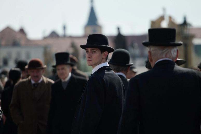 O longa &ldquo;Franz&rdquo; mergulha na vida do escritor Franz Kafka, mostrando conflitos familiares, ang&uacute;stias internas e a cria&ccedil;&atilde;o liter&aacute;ria 