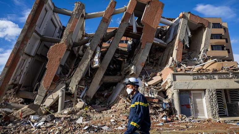 De acordo com uma avalia&ccedil;&atilde;o da NASA, os terremotos danificaram ou destru&iacute;ram cerca de 58,9 mil edif&iacute;cios