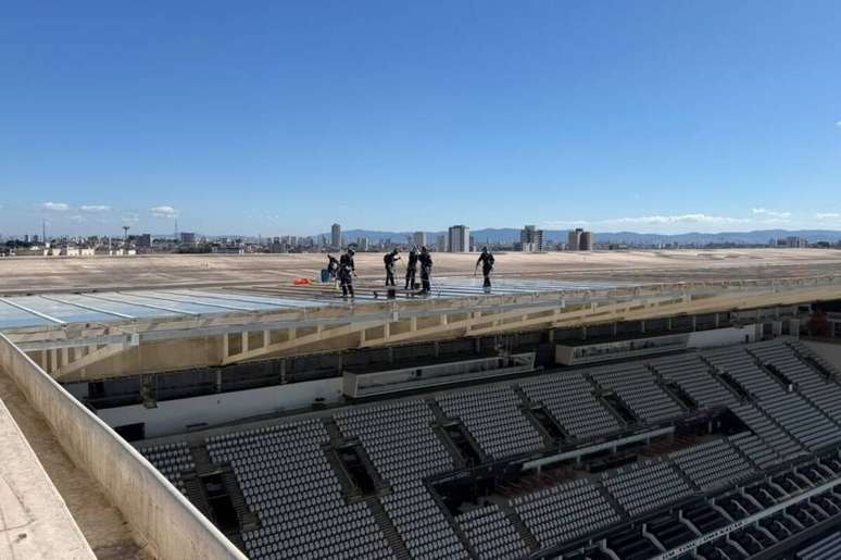 Manuten&ccedil;&atilde;o e limpeza do teto da Neo Qu&iacute;mica Arena, est&aacute;dio do Corinthians &ndash;