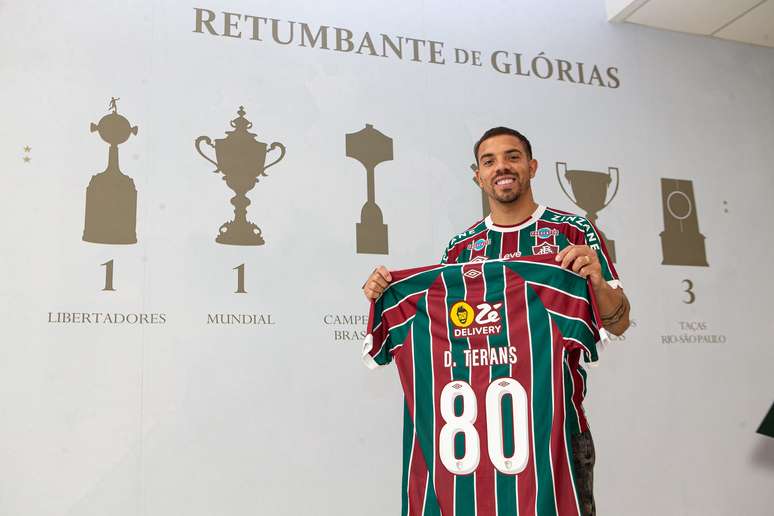 Terans assinou em definitivo com o Fluminense at&eacute; o fim de 2026. 