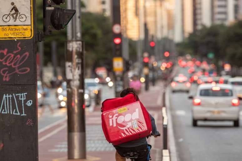 A Copa aqueceu mais o guarda-roupa do que a cozinha: roupas lideraram as entregas durante a semana de jogos, com 28% dos pedidos