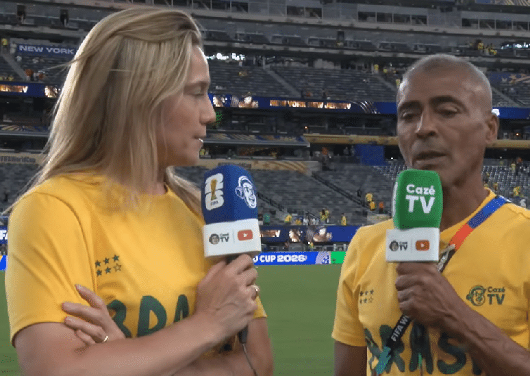 Fernanda Gentil e Rom&aacute;rio durante transmiss&atilde;o do Caz&eacute;TV 
