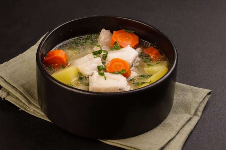 Sopa de peixe com legumes 