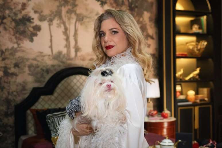 Isabel Teixeira, caracterizada como Pilar para a segunda fase de 'Quem Ama Cuida'. A personagem uma companheira nessa nova fase, chamada Maria Antonieta