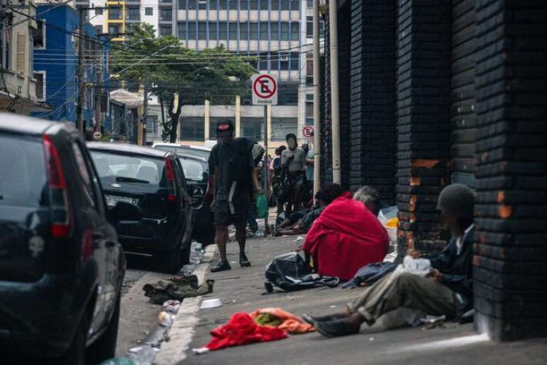 Aglomera&ccedil;&atilde;o de usu&aacute;rios de droga na Rua General Rondon, nos arredores da Pra&ccedil;a Princesa Isabel.