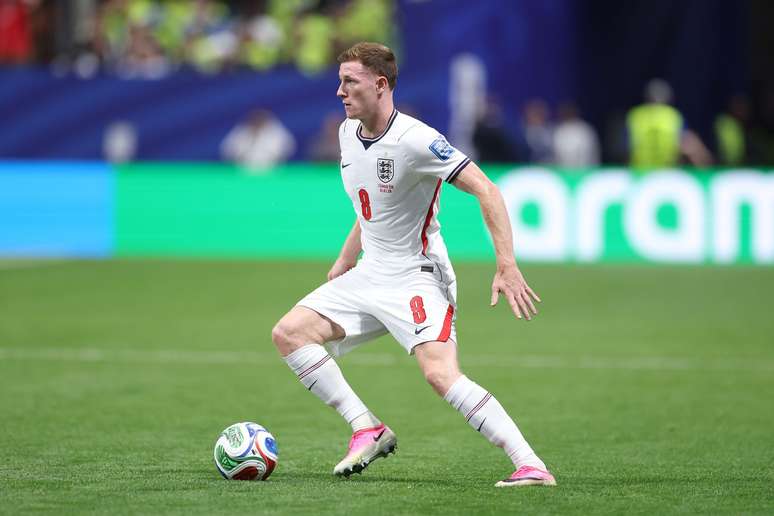 Elliot Anderson, meia da Inglaterra e novo refor&ccedil;o do Manchester City, durante partida contra a RD Congo, pelos 16-avos de final da Copa do Mundo &ndash; 