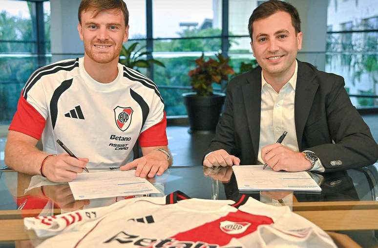 Lucas Beltr&aacute;n, ex-Valencia, chega por empr&eacute;stimo ao River Plate &ndash;