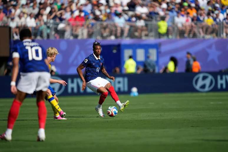 Michael Olise em a&ccedil;&atilde;o com a camisa da Fran&ccedil;a na Copa do Mundo &ndash;