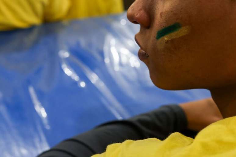 Diretora da unidade fez quest&atilde;o de colorir os rostos dos internos para assistir ao jogo da sele&ccedil;&atilde;o brasileira