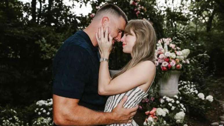 Swift, conhecida por deixar pistas sobre seus pr&oacute;ximos passos em tudo, das roupas &agrave;s m&uacute;sicas e turn&ecirc;s, manteve absoluto sil&ecirc;ncio sobre o casamento