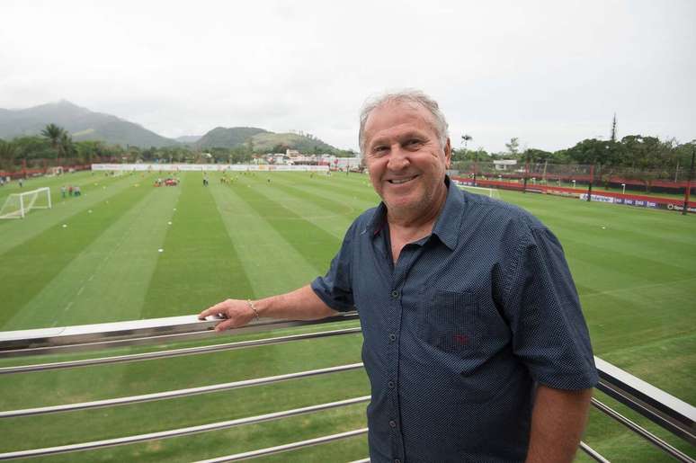 Zico &eacute; &iacute;dolo na Sele&ccedil;&atilde;o Brasileira e tamb&eacute;m no Flamengo &ndash;