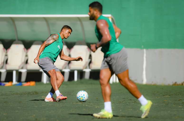 Thiago Silva &eacute; d&uacute;vida para os amistosos &ndash;