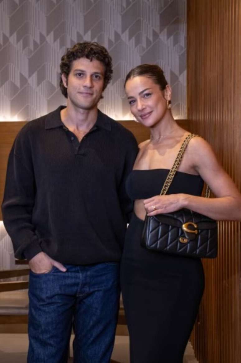 Pedro volta ao Brasil casado com Bruna