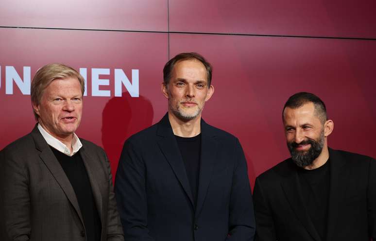 Oliver Kahn, &agrave; esquerda 