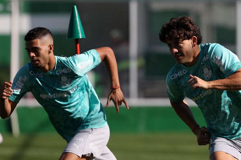 Lateral vivenciou momento &uacute;nicos ao lado de Messi & Cia &ndash;