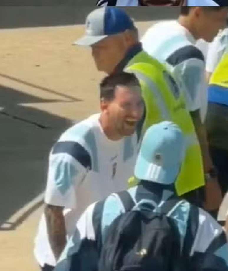 Astro argentino reagiu de forma descontra&iacute;da durante a abordagem e viralizou nas redes sociais &ndash;