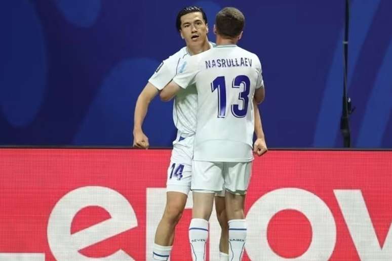 Shomurodov comemora gol contra a RD Congo, o mais bonito da primeira fase da Copa &ndash;