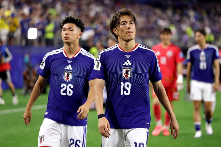 Kento Shiogai (&agrave; esquerda) e Koki Ogawa (&agrave; direita) ap&oacute;s o empate do Jap&atilde;o contra a Su&eacute;cia, pela terceira rodada do grupo F da Copa do Mundo de 2026 (