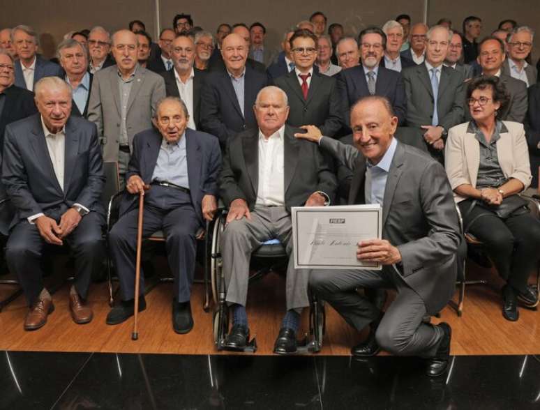 O empres&aacute;rio Lu&iacute;s Eul&aacute;lio de Bueno Vidigal Filho (ao centro), ao lado do atual presidente da Fiesp, Paulo Skaf, e outros diretores, em foto do in&iacute;cio de 2026