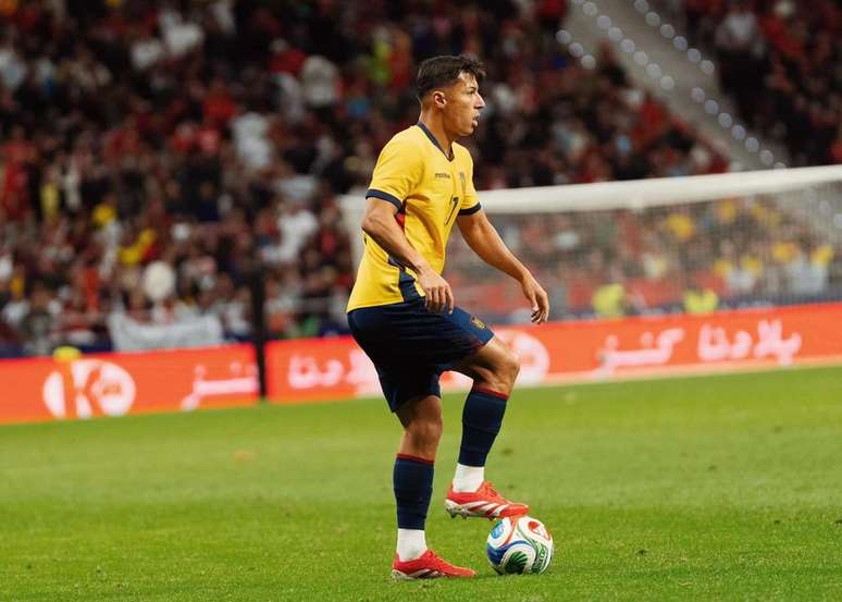 Alan Franco em campo pelo Equador &ndash;