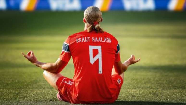 Braut Haaland est&aacute; nas costa da camisa do atacante noruegu&ecirc;s nesta Copa