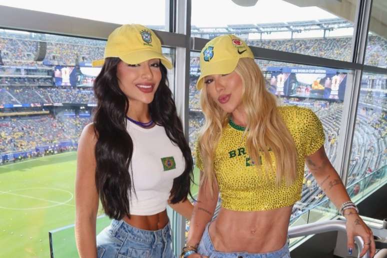 Duda Freire e Virginia Fonseca posam juntas em camarote