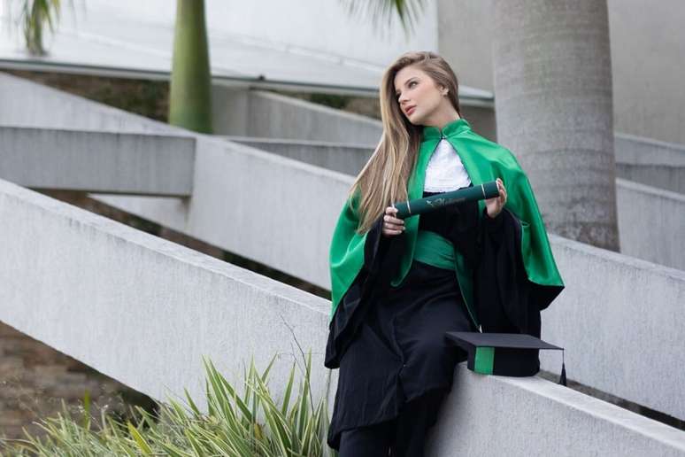 Postagem de Isabella Rousso celebrando sua gradua&ccedil;&atilde;o