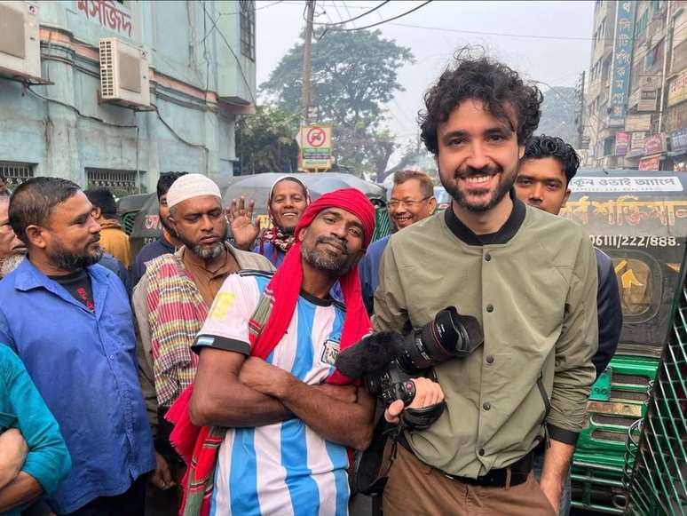 Rafael Bergamaschi durante as grava&ccedil;&otilde;es do document&aacute;rio em Bangladesh