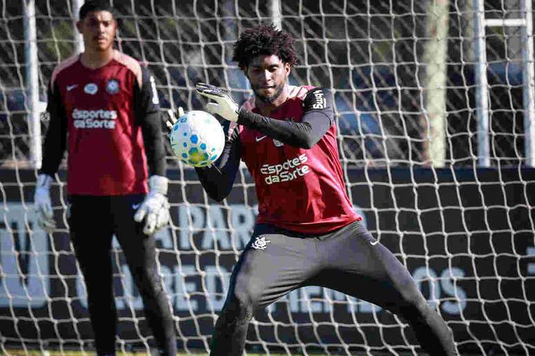 Hugo Souza completou dois anos de Corinthians &ndash;