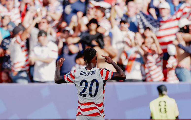 Folarin Balogun marcou um gol, foi expulso e acabou ativando uma promo&ccedil;&atilde;o inusitada nos Estados Unidos &ndash;
