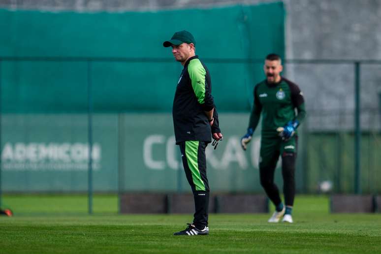 Seabra em treino do Coritiba; t&eacute;cnico quer vir para o Vasco &ndash;