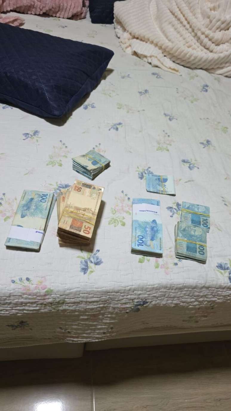 Dinheiro apreendido durante a opera&ccedil;&atilde;o Acesso Negado, da Pol&iacute;cia Federal
