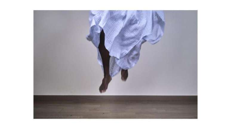 Imagem da s&eacute;rie "Sutura", de Souleymane Bachir Diaw, que concorre ao pr&ecirc;mio Descoberta da Funda&ccedil;&atilde;o Louis Roederer 2026, em Arles.
