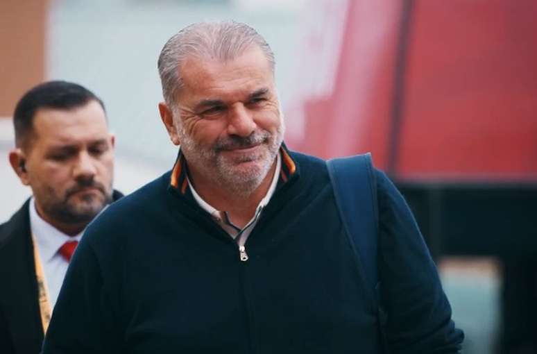 Ange Postecoglu estava sem clube desde a demiss&atilde;o do Nottingham Forest, em outubro de 2025 &ndash; Reprodu&ccedil;&atilde;o de v&iacute;deo